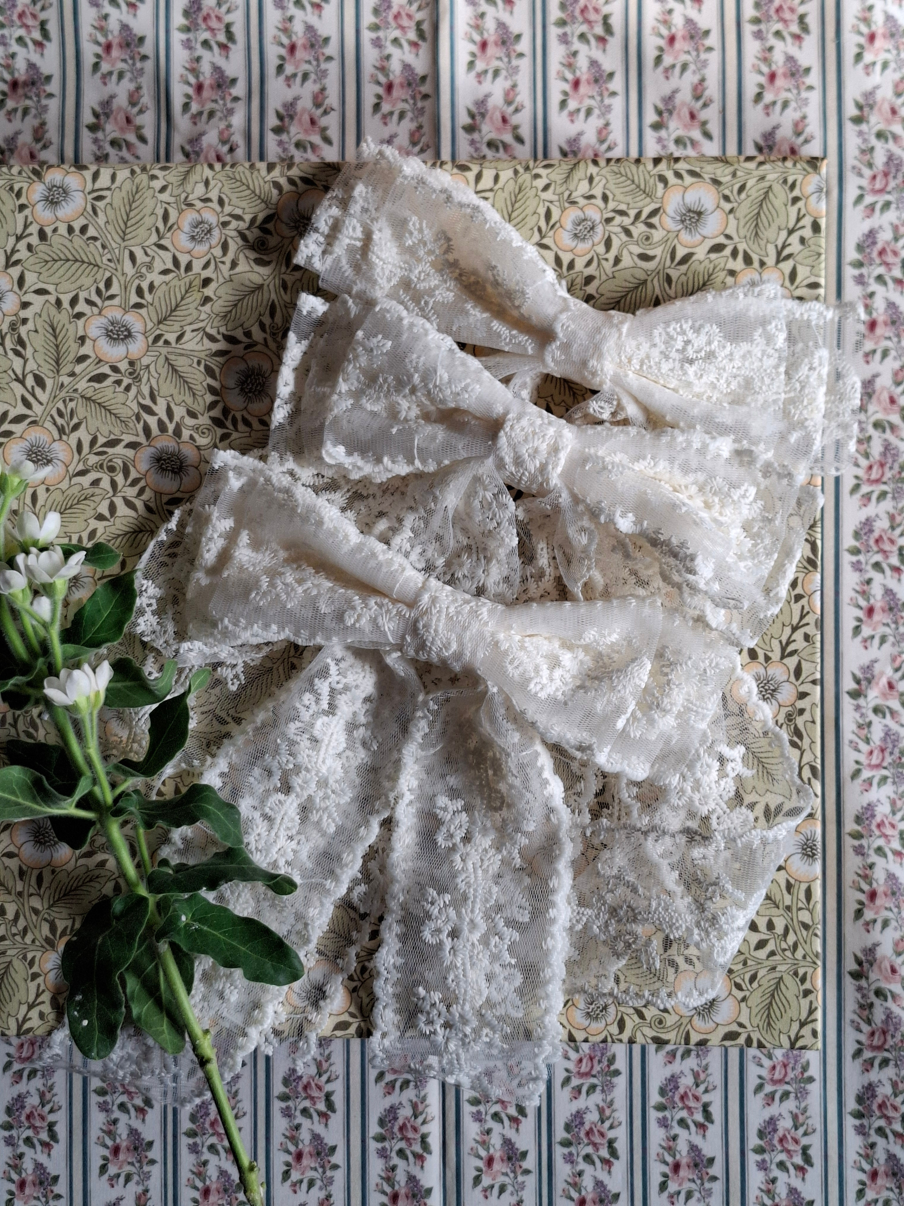 Gros Noeuds Délicats en dentelle