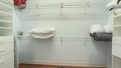 25_OonogaWay_104_MasterCloset.jpg