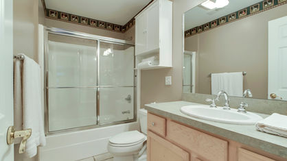 32_OonogaWay_104_GuestBath.jpg