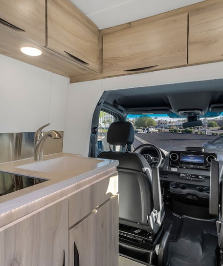 Chinook RV Concourse MT AWD 4S Kitchen Sink and Cockpit