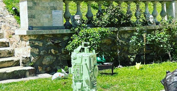  Anmarie Leon Sculptor - Totems