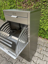 Briefkasten mit Paketbox (Paketbriefkasten). Paketbox offen.