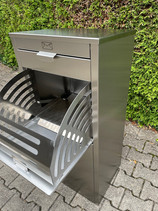 Briefkasten mit Paketbox (Paketbriefkasten). Paketbox offen.