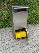 Briefkasten mit Paketbox (Paketbriefkasten). Entnahme des Pakets auf der Rückseite.