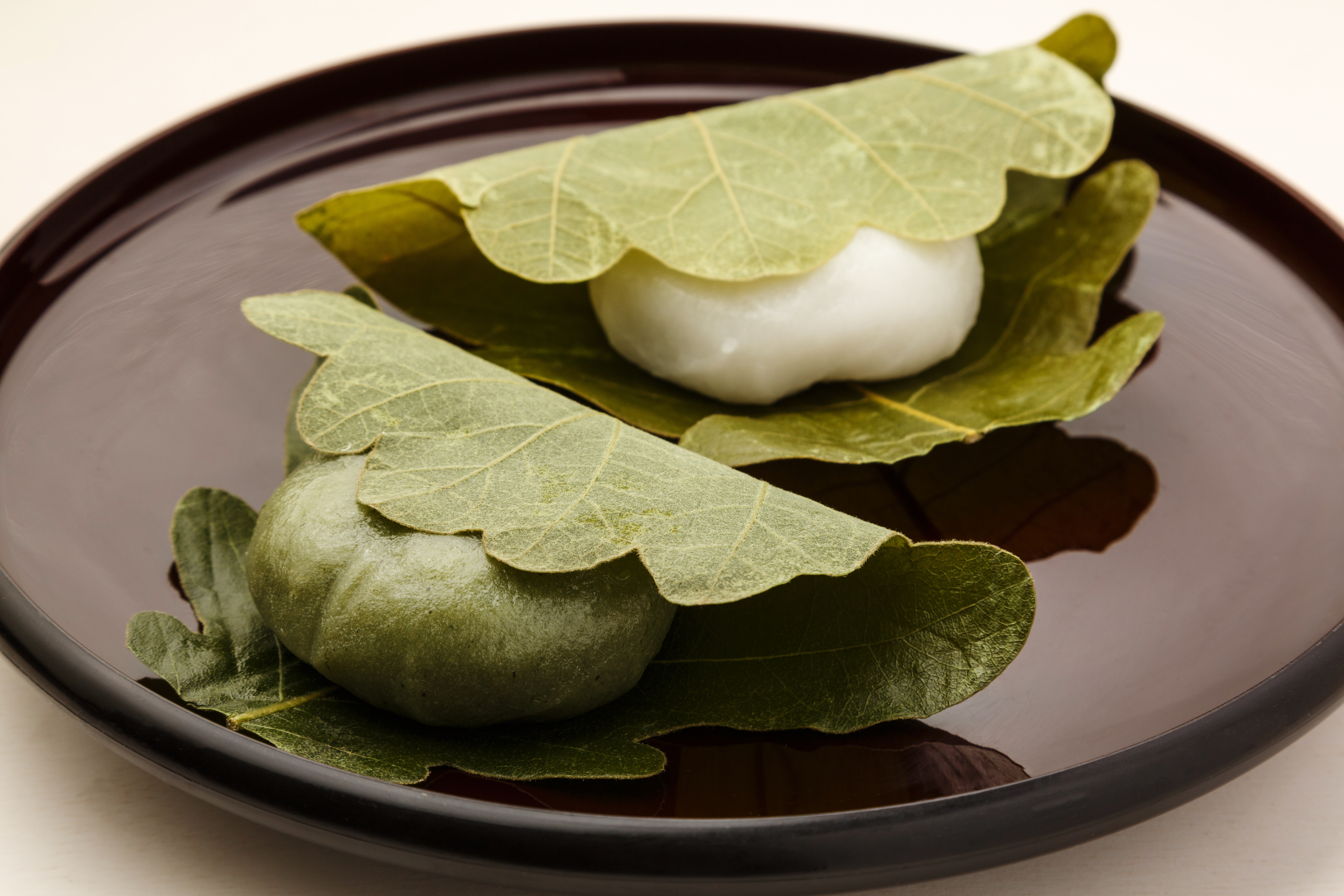 Mochi dans une feuille de chêne