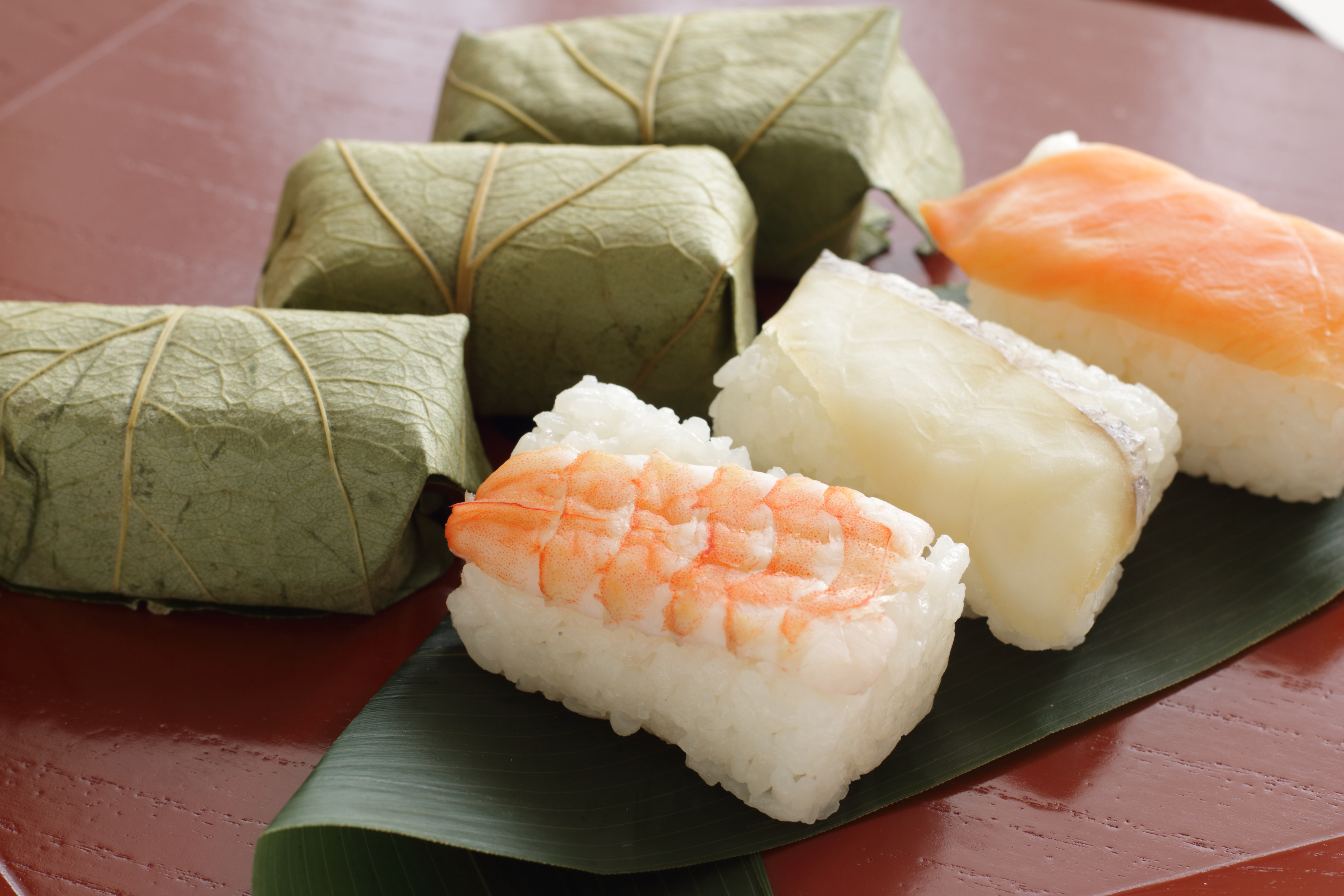 Kakinoha sushi - sushi dans une feuille de kaki