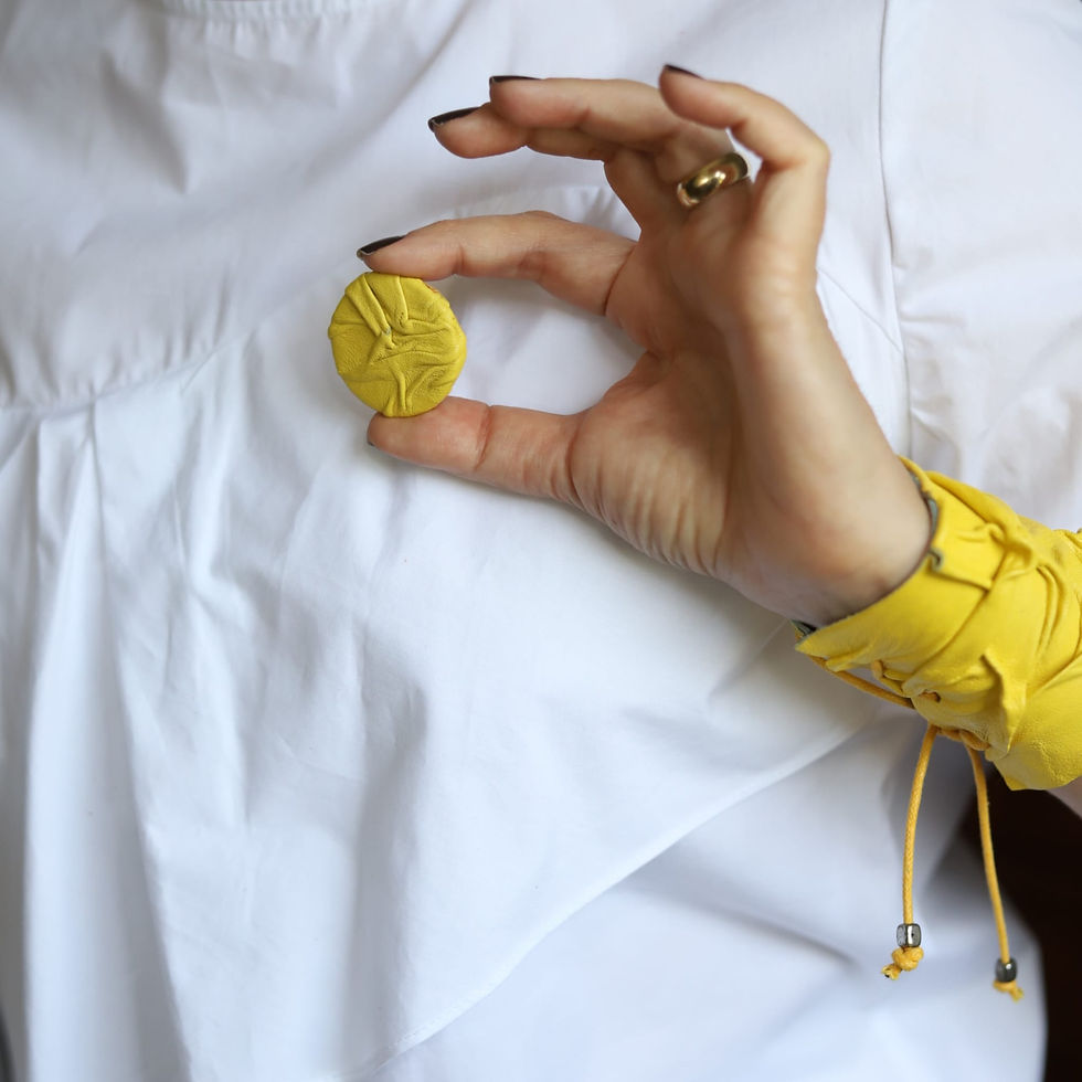 Küçük resim: Plise Deri Broş Sarı