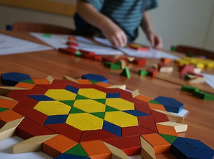 tangram-kid-play-patterns-geometric-wooden.jpg