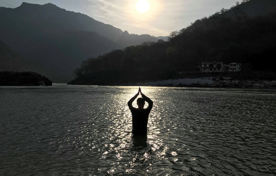 Ganga meditation in Ganga arms in overhe