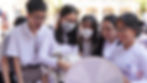 Các bạn học sinh THPT Chuyên Lê Hồng Phong vô cùng háo hức khi tham gia vòng quay may mắn