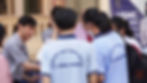 Các bạn xếp hàng để nhận thông tin tư vấn tại quầy của AUS và USNC Education