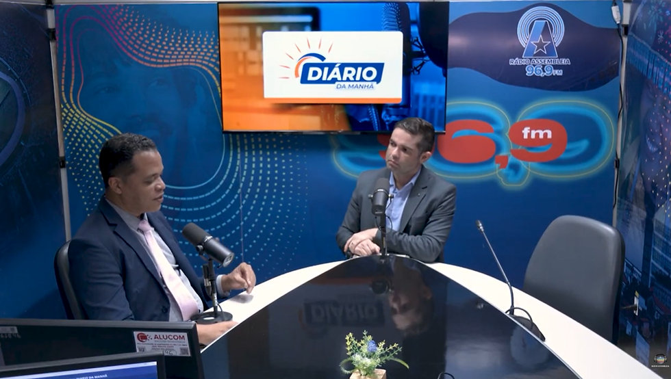 Erik Emanoel Silva Moraes conversa com Ronald Segundo durante o programa