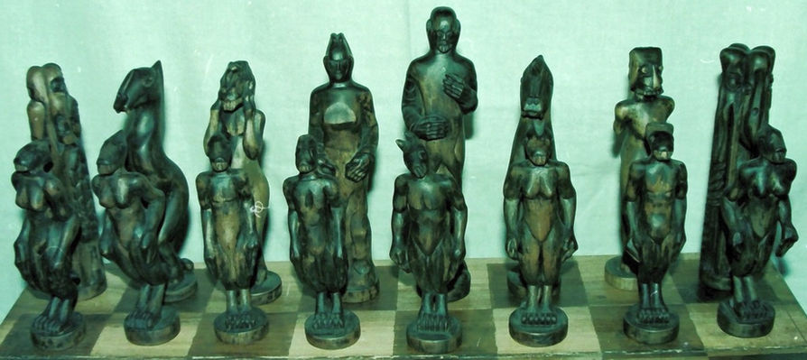 Piesele negre 1 sunt sculpturi incluse în secțiunea Războinicii lui Dracula 1, parte a capitolului Album prezentat în cadrul Galeriei de artă online Liviu Bora