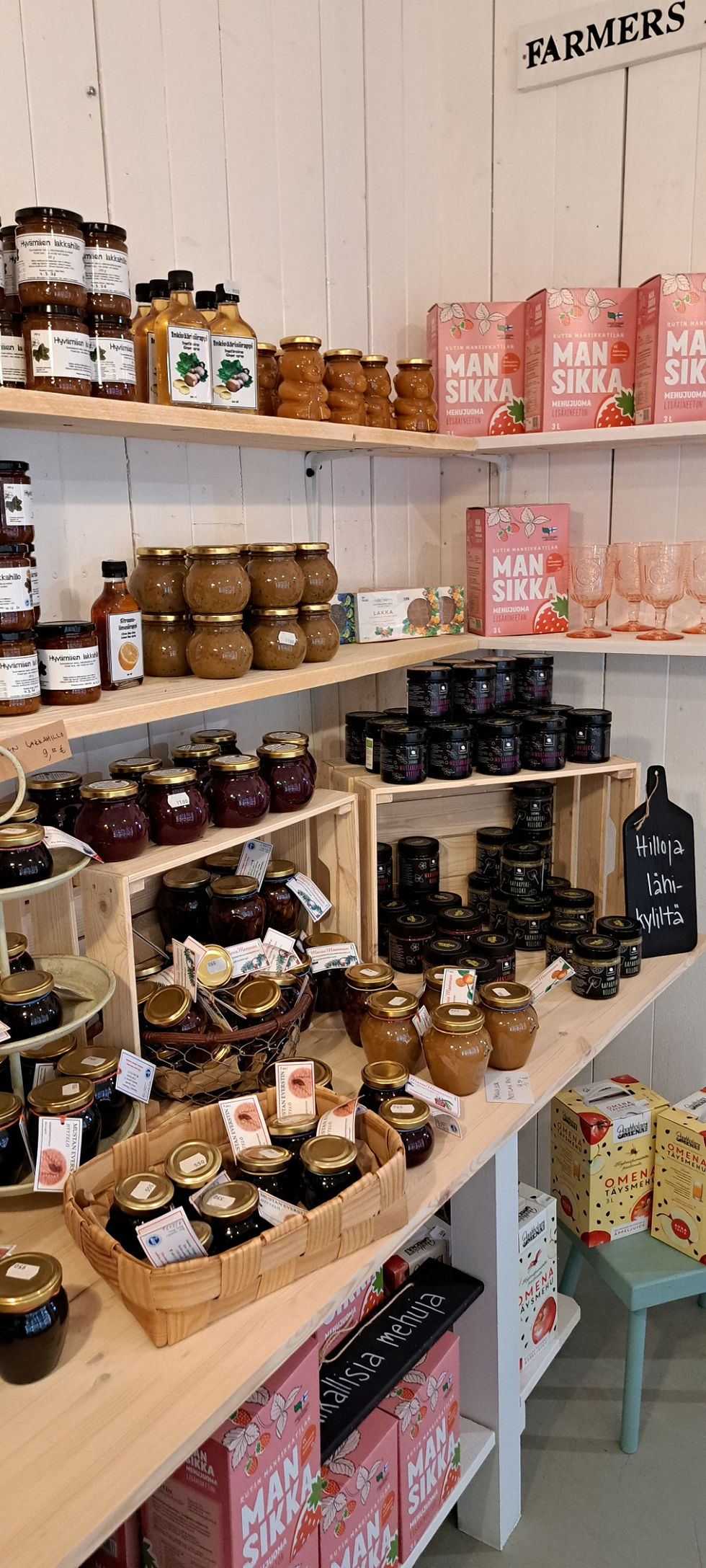 Iitinamaatilatori delicates.jpg