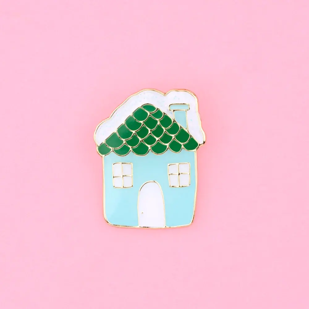 Pin’s maison enneigée
