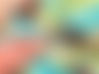 Isometrische Illustration zum Thema Skills Gap in Organisationen: Zwei farblich getrennte Plattformen mit den Beschriftungen „HEUTE“ und „MORGEN“ sind durch eine unvollständige Brücke über einen Wasserkanal verbunden. Auf der linken Seite steht eine Person neben Werkzeugen als Symbol für Mitarbeitende, bestehende Kompetenzen und aktuelle Tools; auf der rechten Seite stehen zwei Personen auf einer erhöhten Plattform mit Begriffen wie neue Skills, digitale Skills, Kollaboration und KI, die auf Future Skills verweisen. Die halbfertige Brücke mit Treppen, Gerüst und fehlenden Elementen visualisiert anschaulich die Lücke zwischen heutigem Kompetenzprofil und zukünftigen Anforderungen der Organisation.