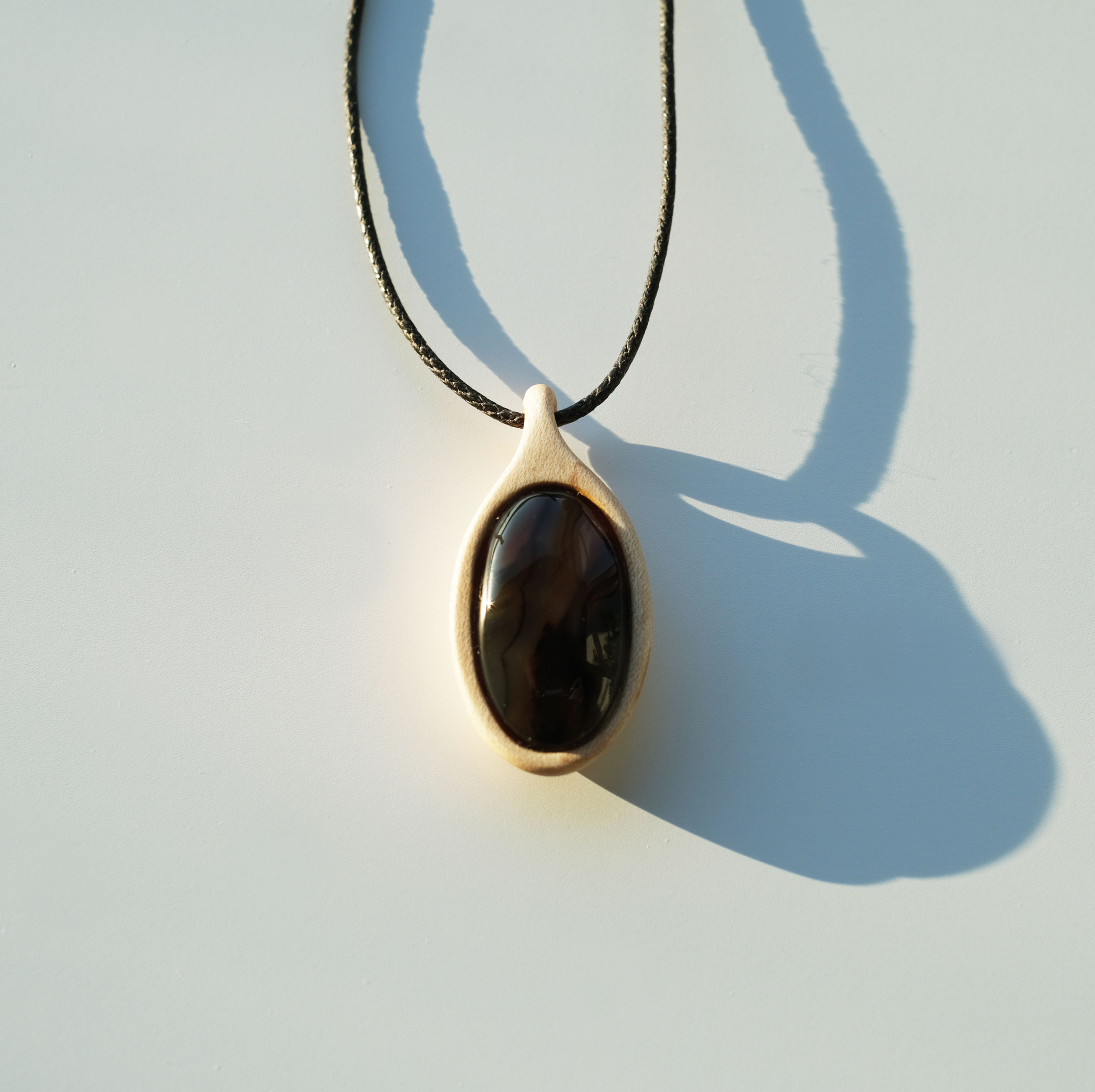 Transparent Agate Gemstone Pendant Necklace in Wood