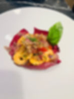 Gamberetti rosolati con ciuffi di porro fritto