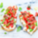 Bruschetta con pomodorini con bufala e acciughe