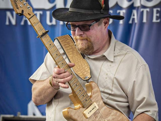 Hard Blues Trio é banda de apoio de Tom Holland, The Shuffle King, em sua passagem por Porto Alegre