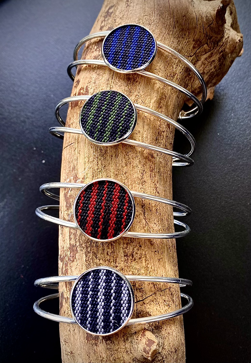 Thumbnail: Armband við føroyskum vovnum  toyði - Ymiskar litir