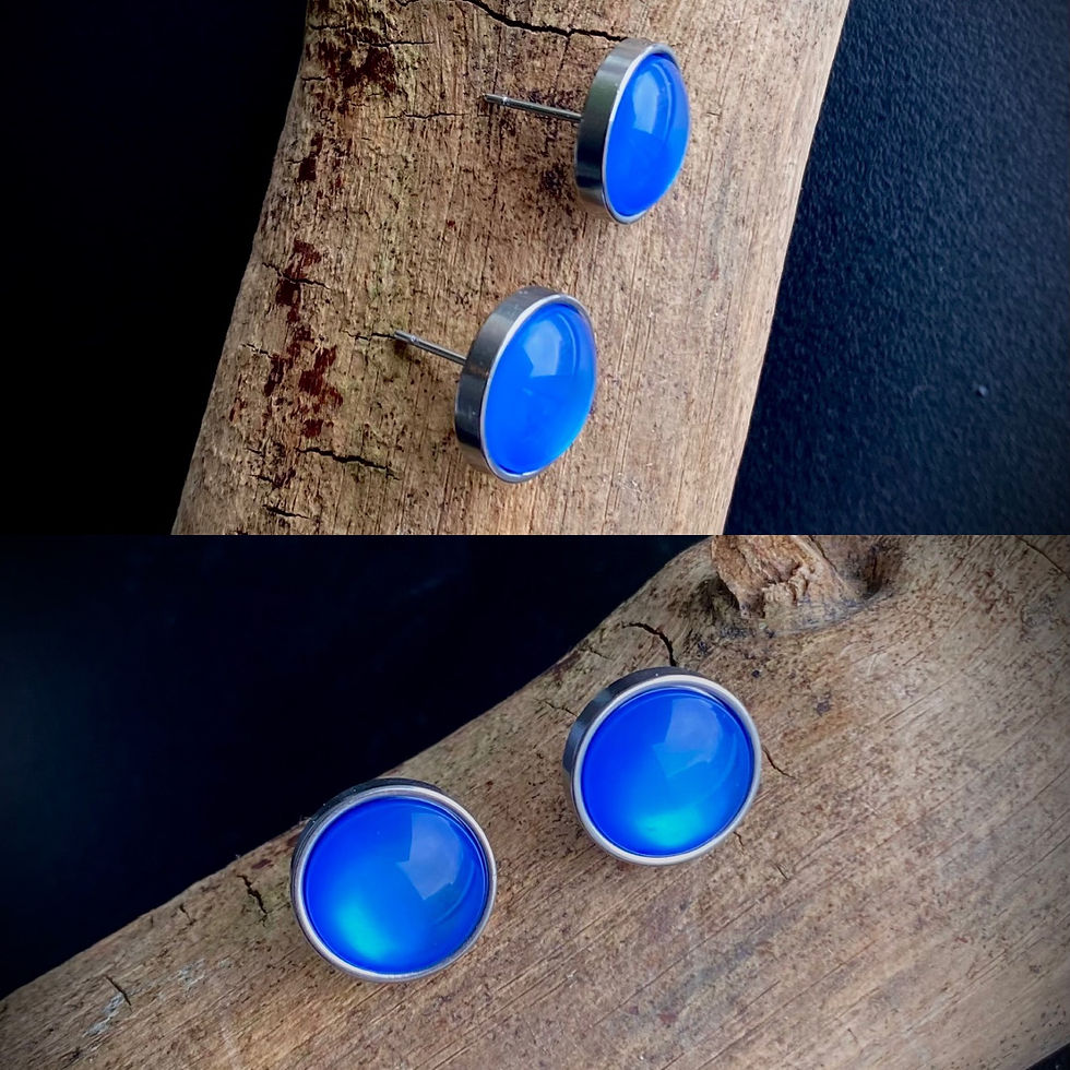 Thumbnail: Oyrastikk við resin perlu