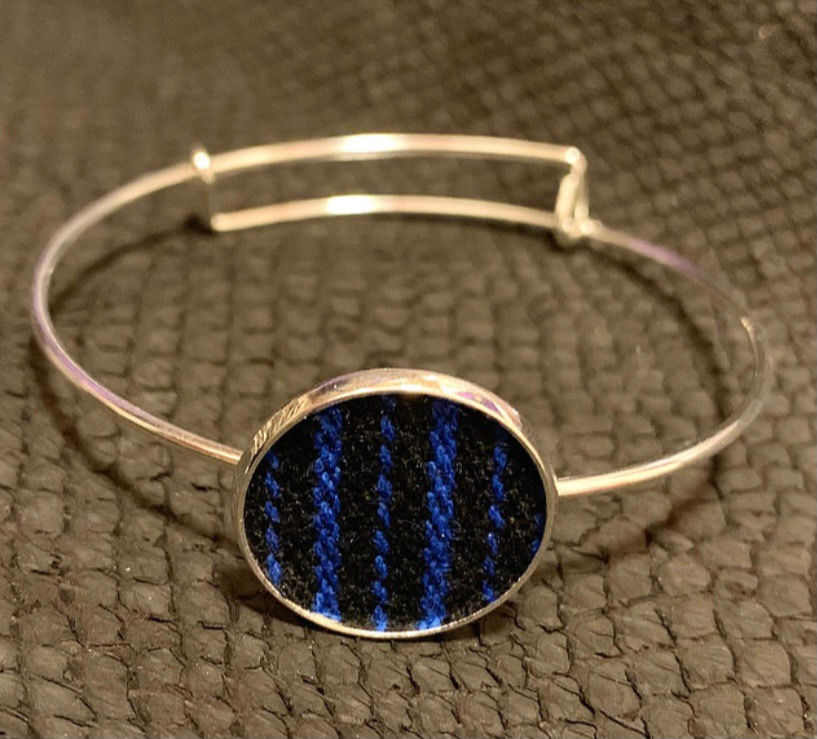 Thumbnail: Armband við føroyskum ullintum toyði - Ymiskar litir