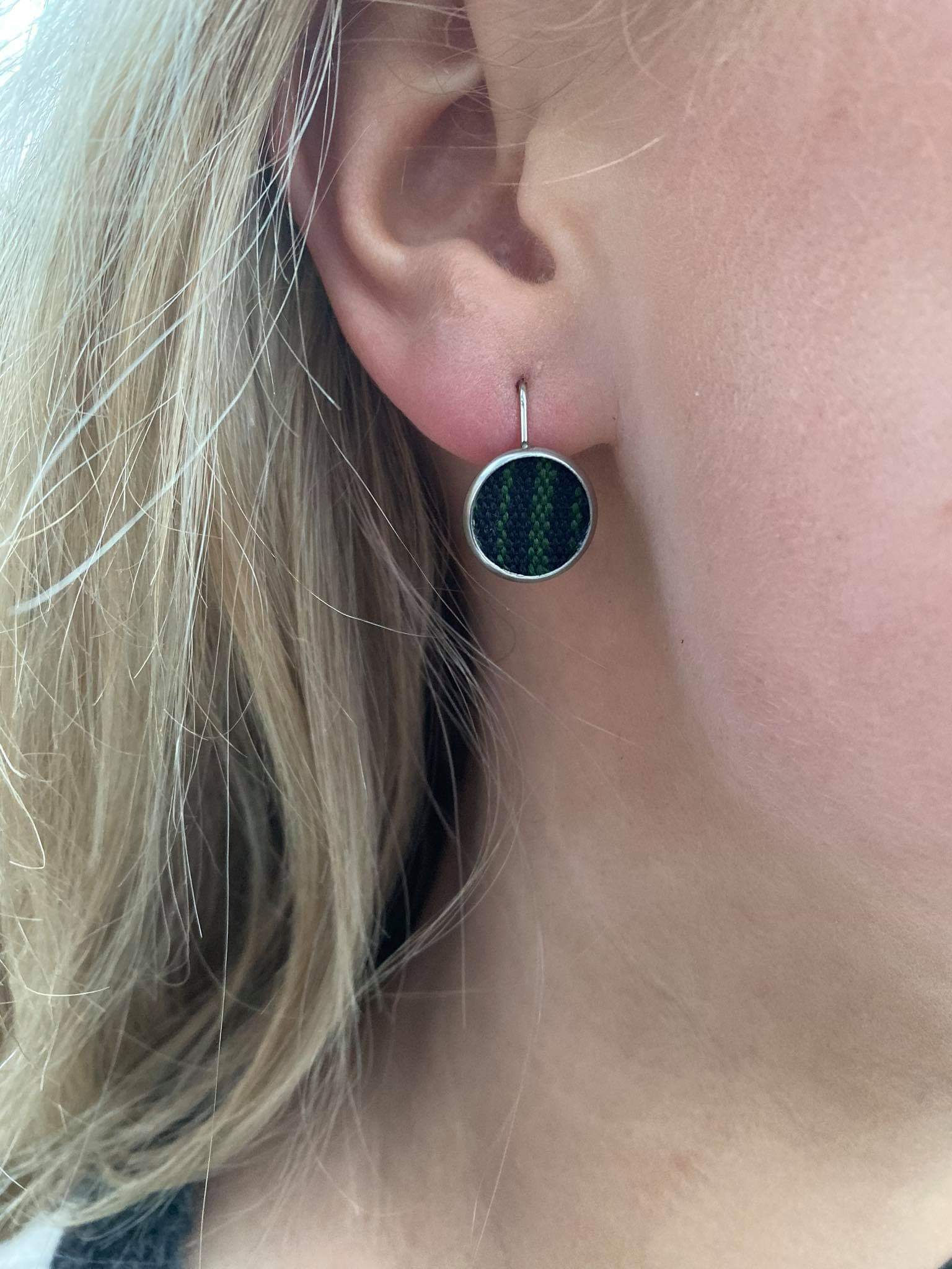 Oyralokkar viđ føroyskum vovnum ullintum toyđi