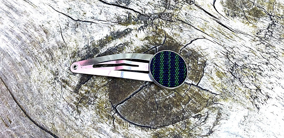 Thumbnail: Hárprýđi viđ føroyskum vovnum ullintum toyđi - Fleiri litir