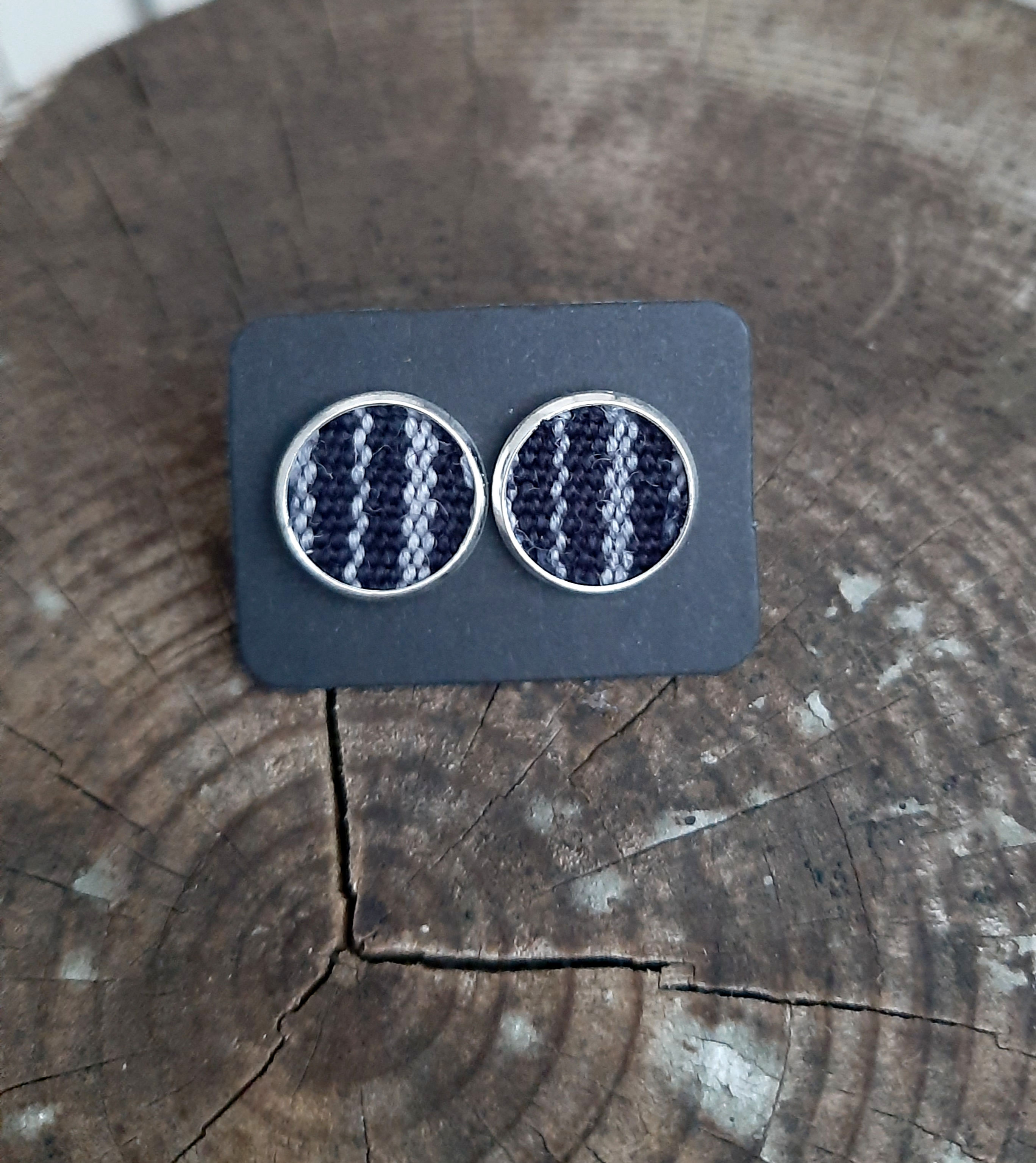 Oyralokkar viđ føroyskum vovnum ullintum toyđi - Grátt