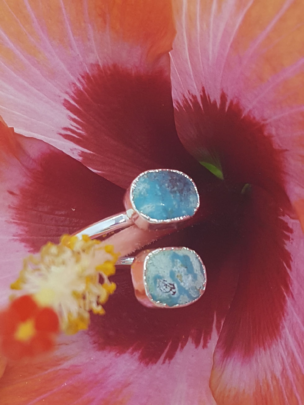 Thumbnail: Crystals and Metal Rings