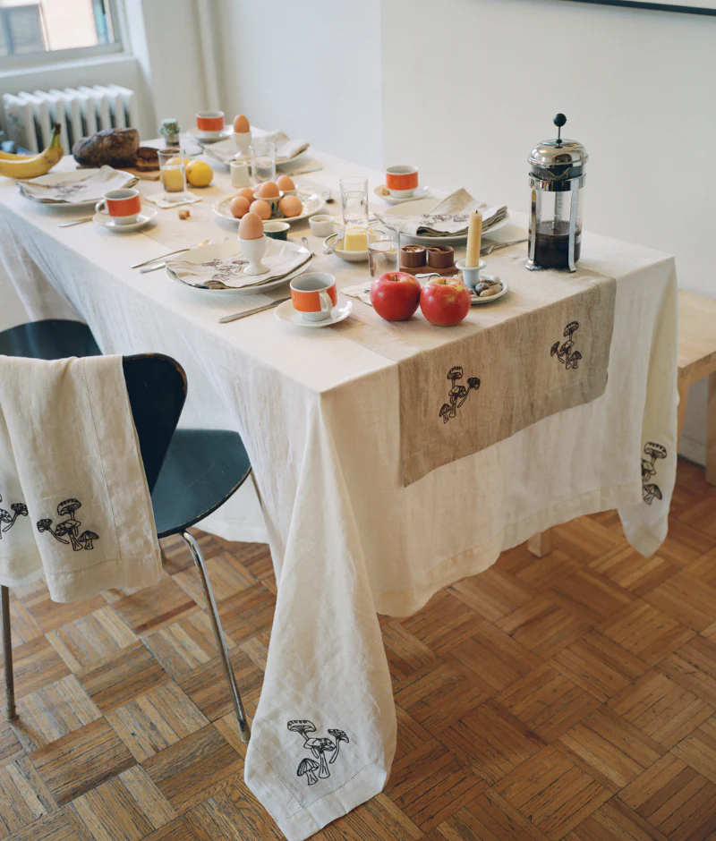 in bed table cloth