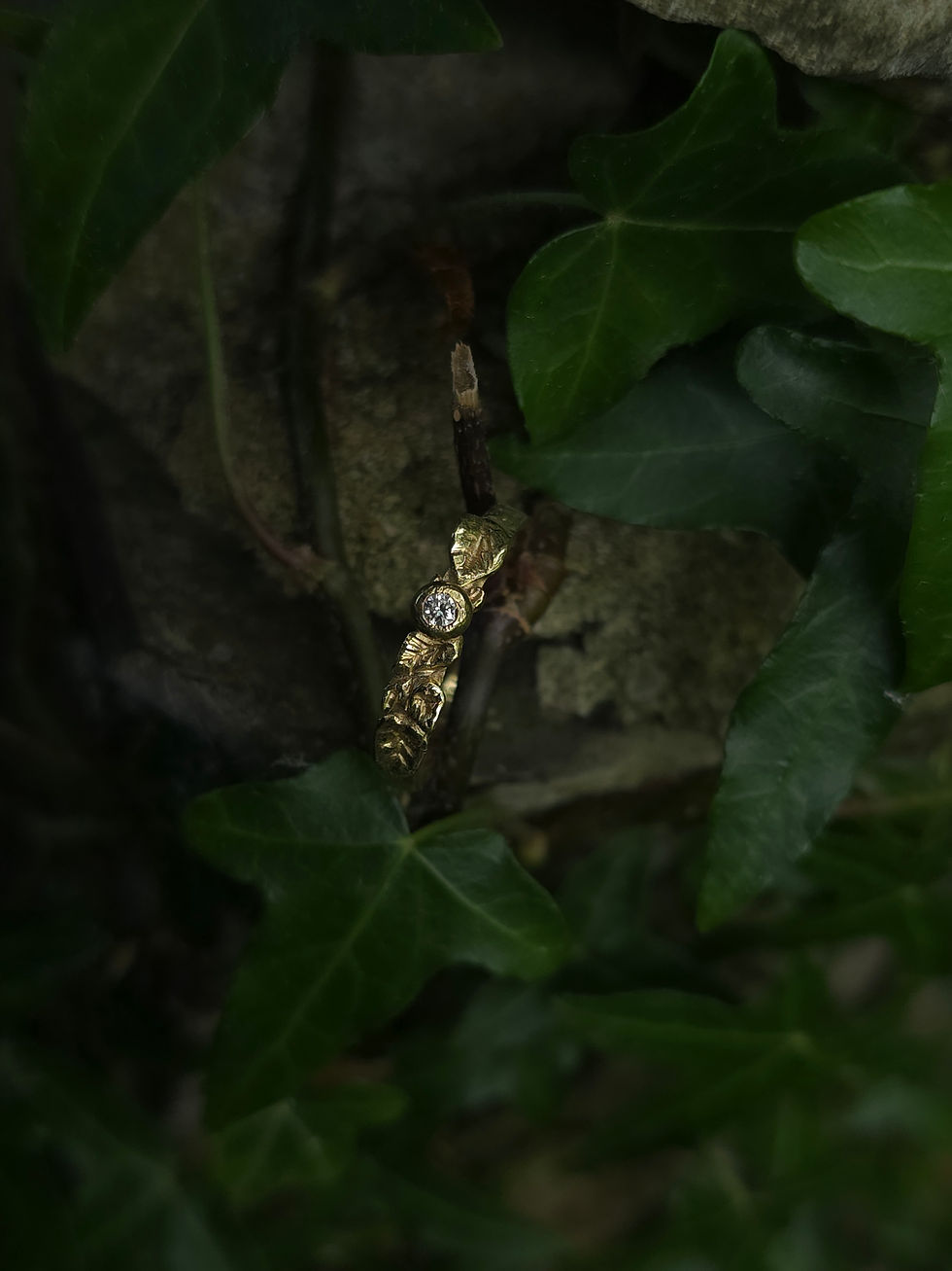 Thumbnail: Leaf ring with diamond