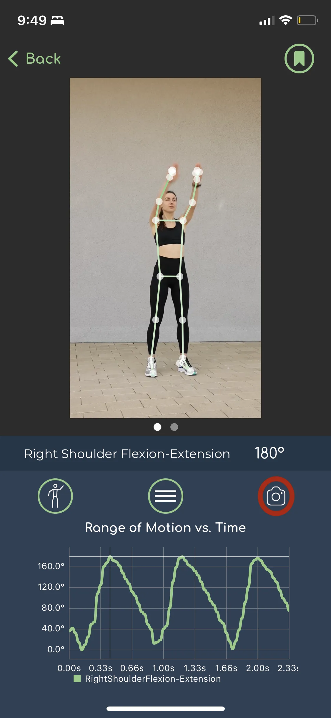 An image of an athlete using Yogger, the snapshot button is highlighted in the analysis view..