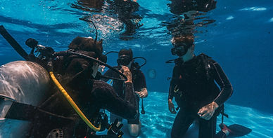 diving-instructor-teaches-students-to-scuba-dive-i-2026-01-08-05-39-34-utc.JPG