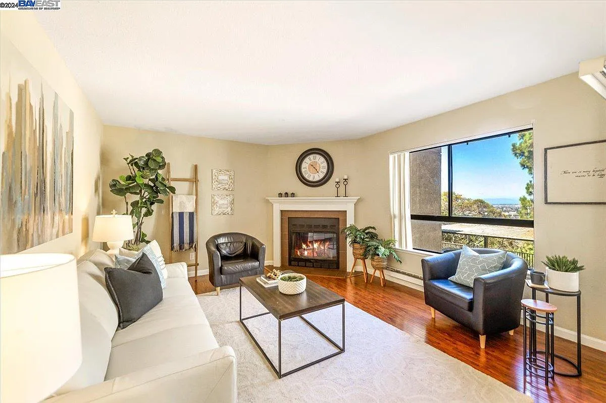 Condo in Castro Valley