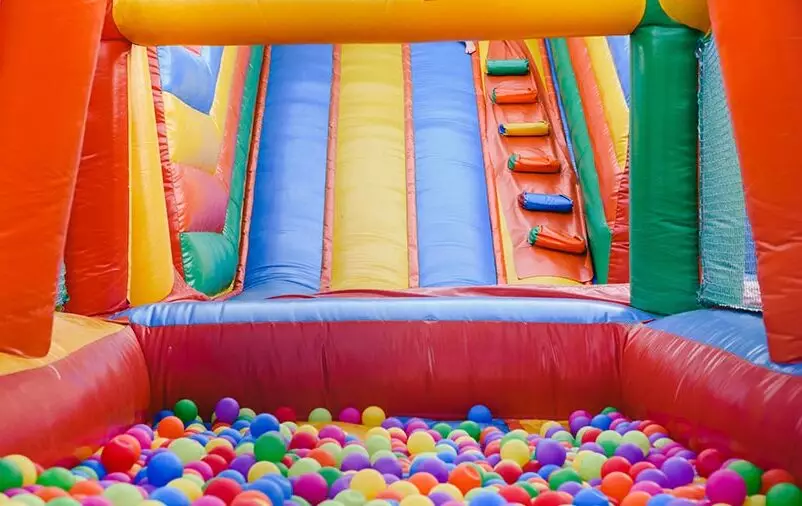 10h - BRINQUEDOS INFLÁVEIS