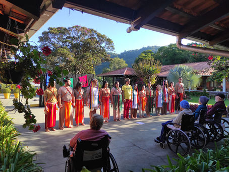 Elenco do Circuito Brincantes 2025 apresenta Brasilis, uma aula-espetáculo sobre as origens das danças tradicionais brasileiras