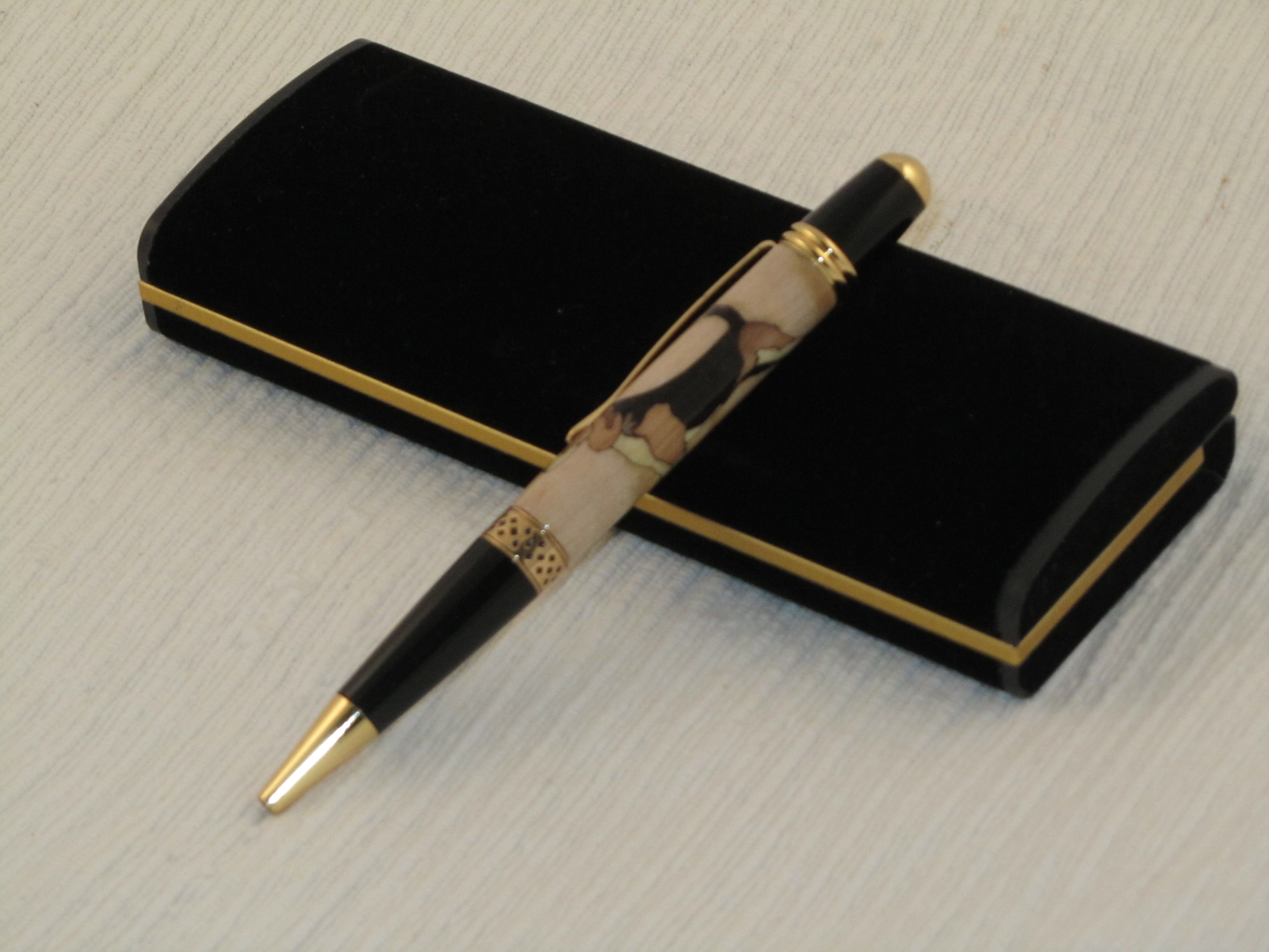 Maverick, Beagle Dog Inlay, Gold & Black Hardware