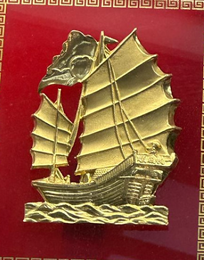 帆船造型的金牌.png