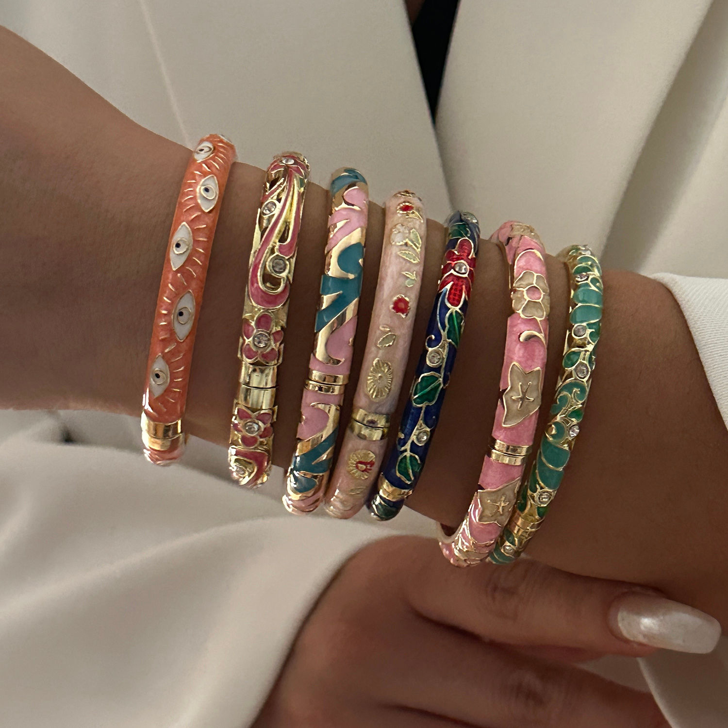 Elegant Enamel Dropped Glaze Flower Texture Bracelet For Women Retro Gold Plated