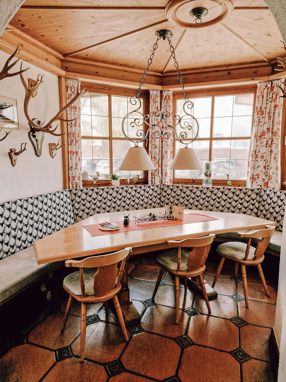 sitzecke-gasthof-am-see-restaurant.jpg