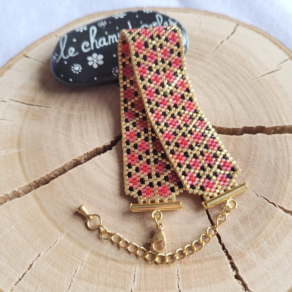 Miniature : Manchette tissage peyote en perles japonaises en verre Miyuki rouge, noir et doré