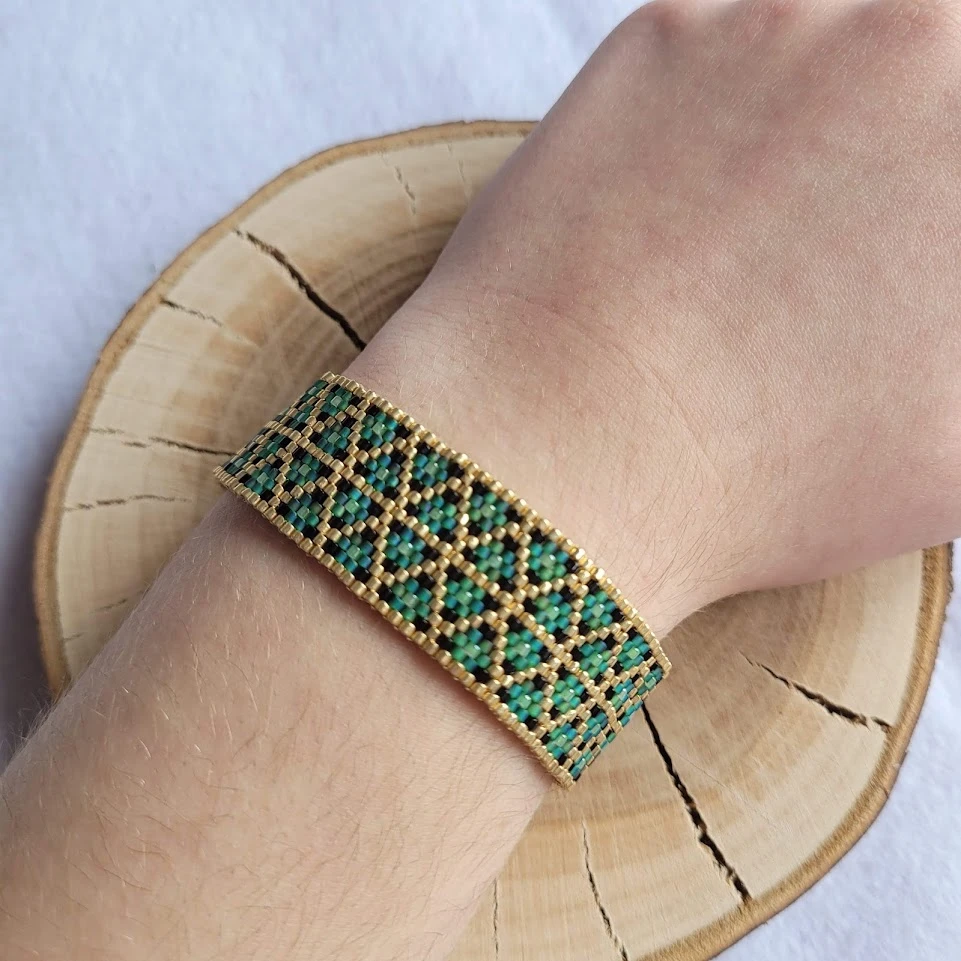 Miniature : Manchette tissage peyote en perles japonaises en verre Miyuki vert, noir et doré