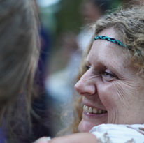 Chaman chamanisme Savoie Rhone Alpes Retraite bien-être Féminin Sacrée Guérisseuse immersion Soins thérapeute coach de vie