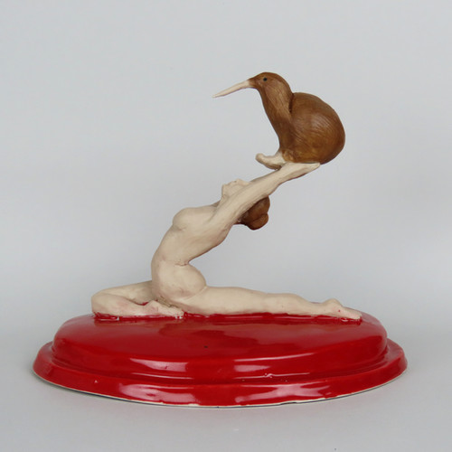 Holding Kiwi | Serente Ceramics