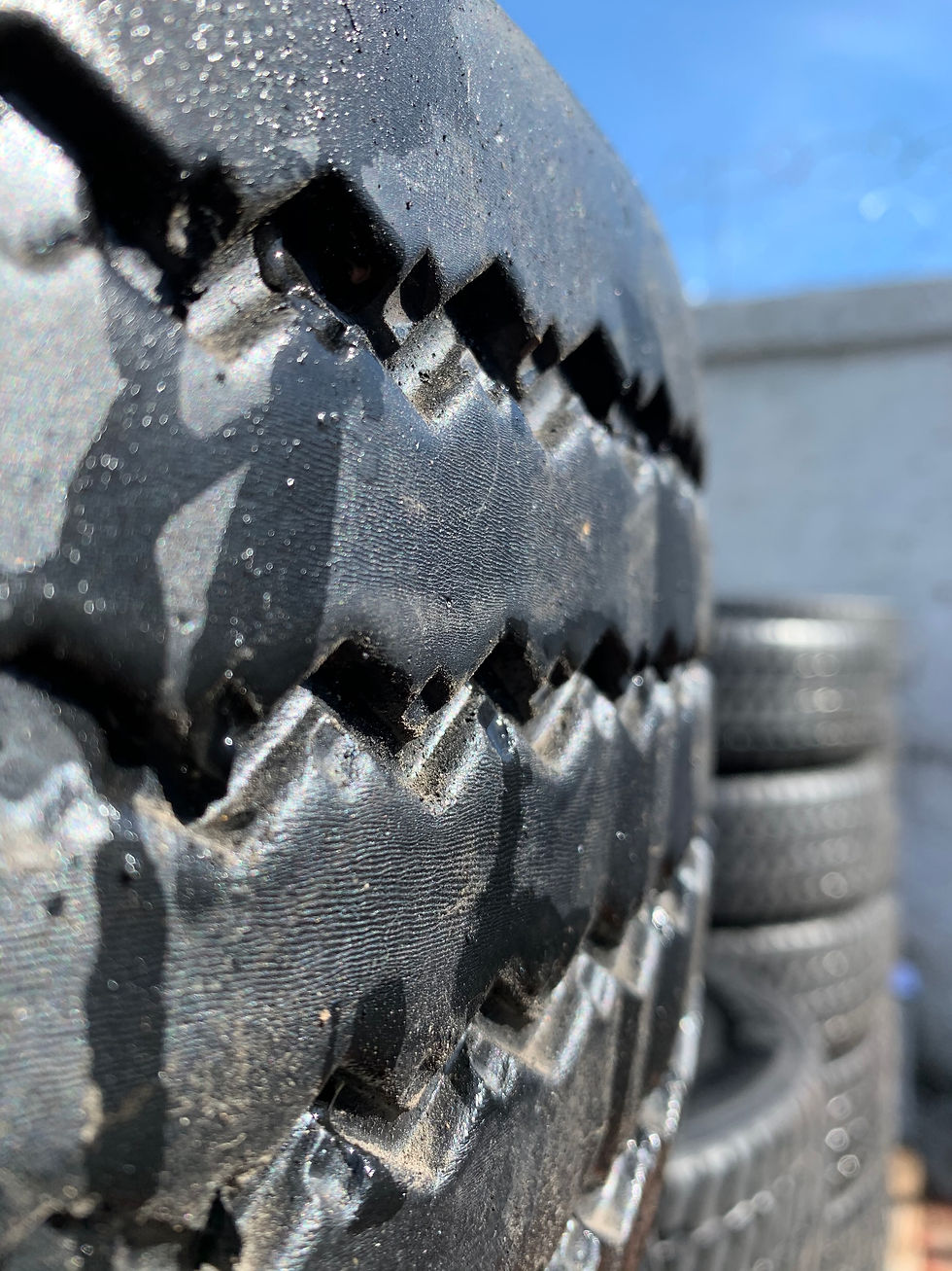 Μικρογραφία: 215/75R17,5 UNIROYAL
