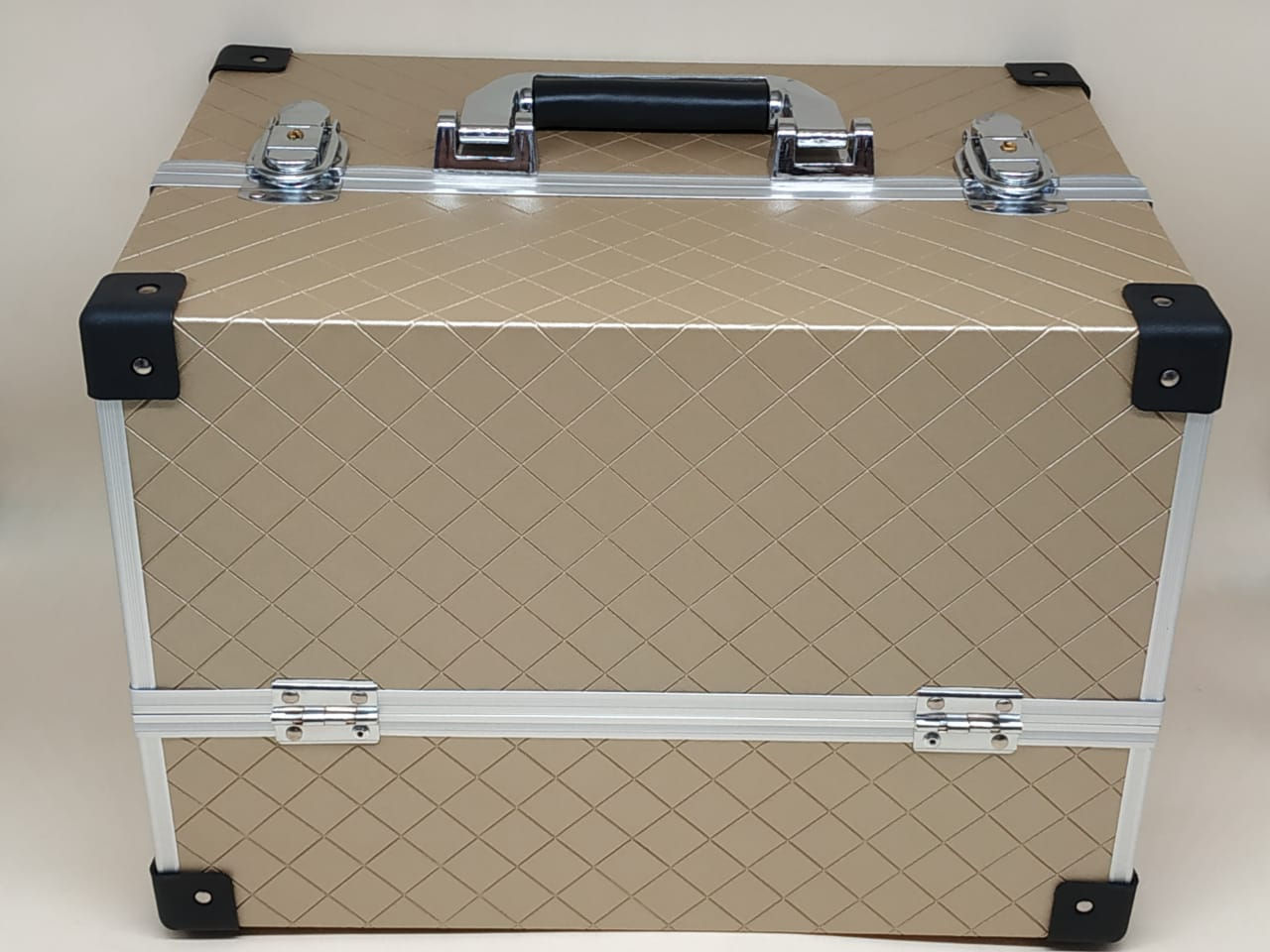 Caja para maquillaje o pinta unas