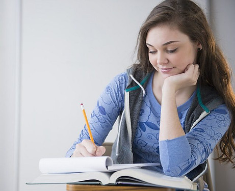 adolescente-tdah-estudiando.jpg