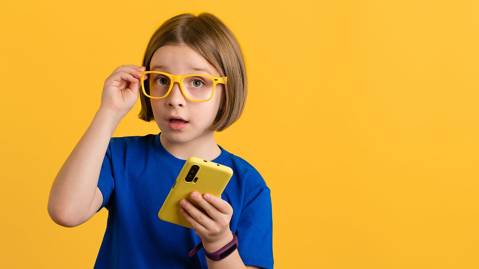 Akid with her smartphone